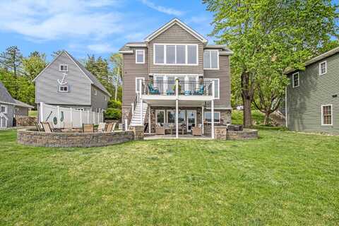 1208 N Eagle Lake Drive, Kalamazoo, MI 49009
