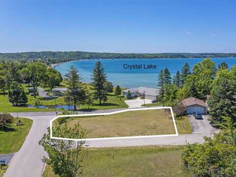759 holiday Court, Beulah, MI 49617