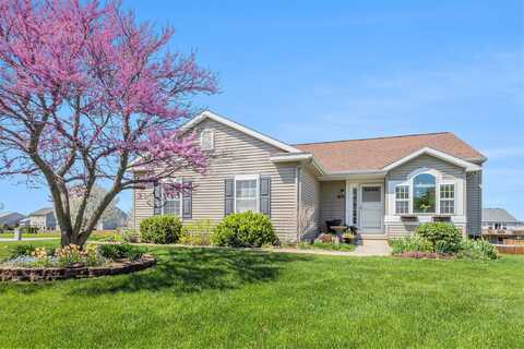 1691 Crescent Pointe Drive SE, Caledonia, MI 49316
