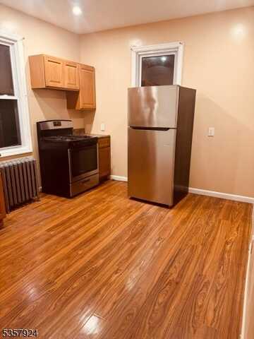 74 Sanford Pl, Newark, NJ 07106