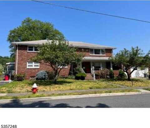 130 Raphael Rd, Totowa, NJ 07512