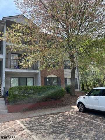 96 Fisher Dr, Franklin, NJ 08823
