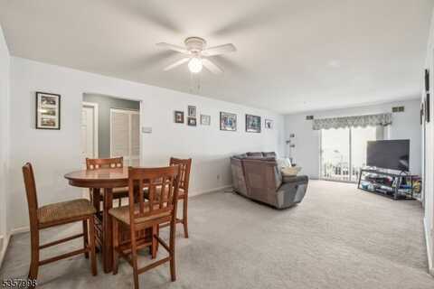 85 Crestview Ln, Mount Arlington, NJ 07856