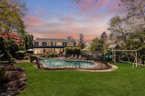 25 Morningside Dr, Livingston, NJ 07039