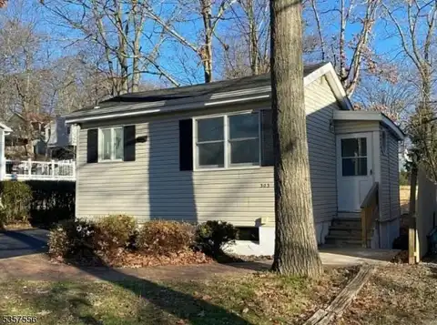 303 Knox Way, Hopatcong, NJ 07843