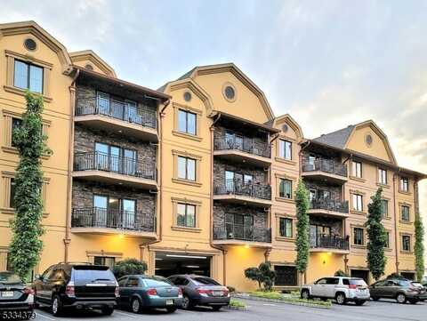 10 Lower Notch Rd, Woodland Park, NJ 07424