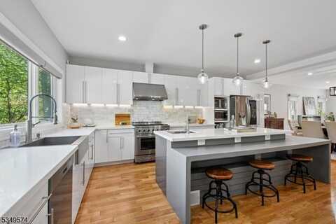 2 Deerfield Rd, Millburn, NJ 07078