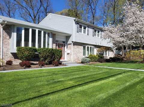7 Brian Rd, West Caldwell, NJ 07006