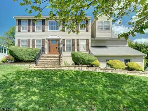 32 Fox Chase Ln, Roxbury Township, NJ 07852