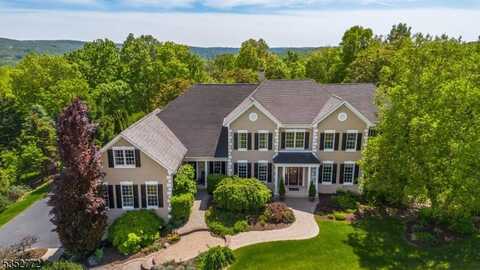 39 Crown View Ct, Sparta, NJ 07871