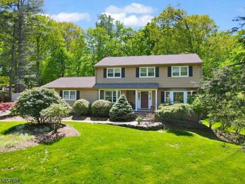 84 Chuckanutt Dr, Oakland, NJ 07436