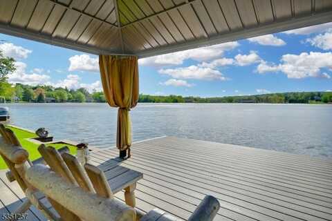 87 Bearfort Rd, West Milford, NJ 07480