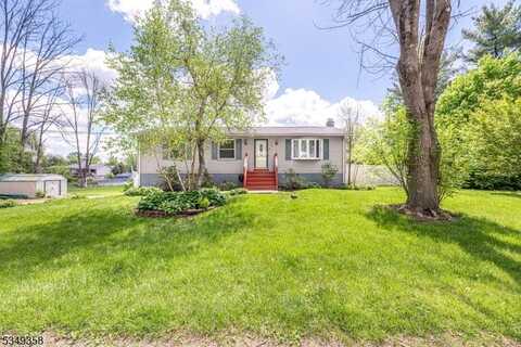 28 Zinnia Dr, Vernon, NJ 07418
