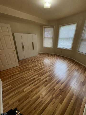 877 South 16th Street, Newark, NJ 07108