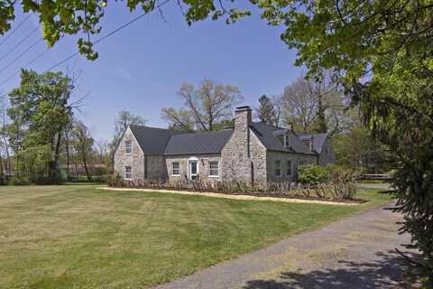 8789 S Seneca Trl, Ronceverte, WV 24970