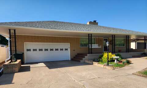 518 W 4th St, Russell, KS 67665