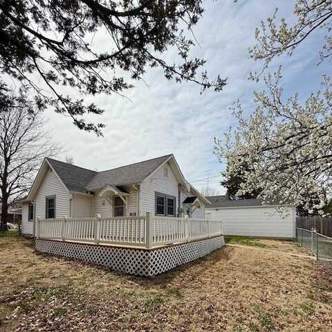 902 Starks Dr, Larned, KS 67550