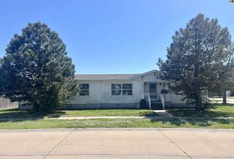 1946 Deerfield Dr, McPherson, KS 67460