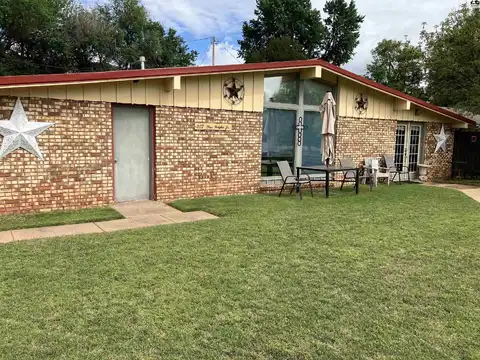 107 Blue Heights Dr, Medicine Lodge, KS 67104
