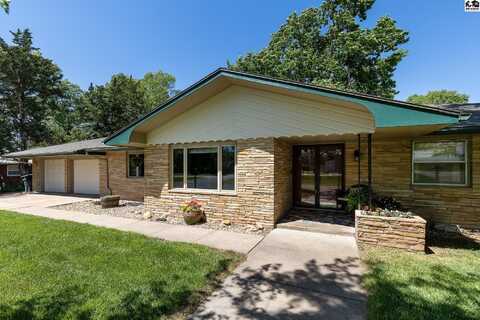 6207 N Monroe St, Hutchinson, KS 67502
