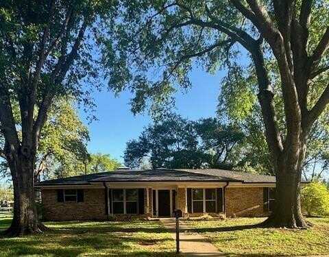 801 Shelby Ln, Athens, TX 75751