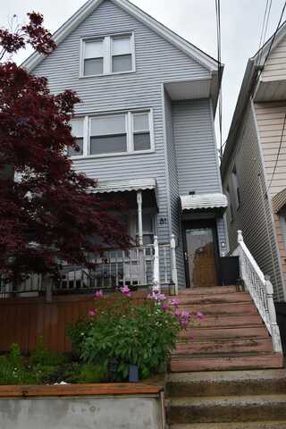 81 HUMPHREY AVE, Bayonne, NJ 07002