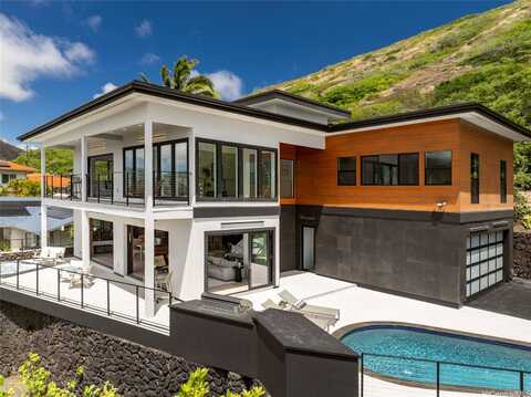 271 Makaweli Place, Honolulu, HI 96825