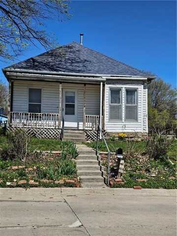 1008 Iowa Street, Hiawatha, KS 66434