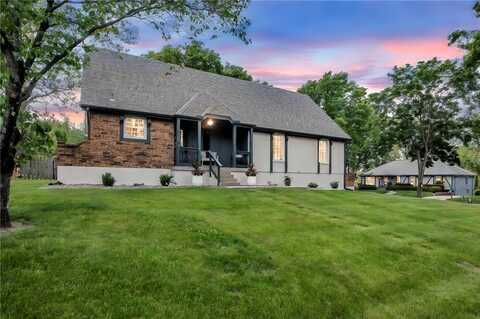 1012 SW Brave Circle, Blue Springs, MO 64015