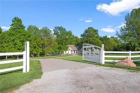 7755 Bridle Parc Lane, Kansas City, MO 64152