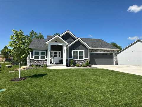 546 N Oakwood Lane, Tonganoxie, KS 66086