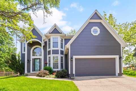11861 S Skyview Lane, Olathe, KS 66061