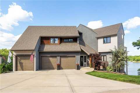 218 NW Locust Street, Lees Summit, MO 64064