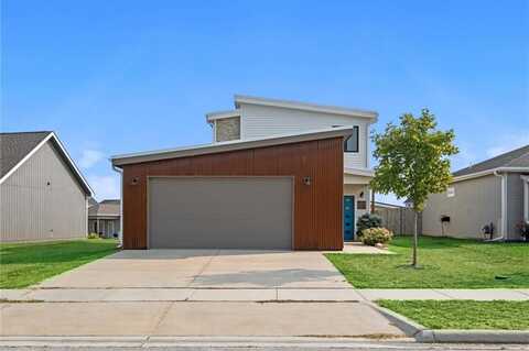 2521 E 25th Place, Lawrence, KS 66046