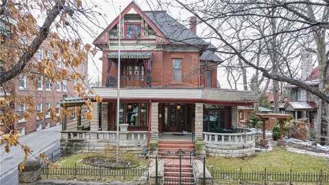 425 Gladstone Boulevard, Kansas City, MO 64124