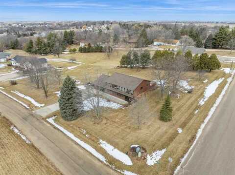 2922 Skyview Ln NE, Swisher, IA 52338