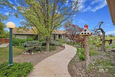 592 S Locust Street, Twin Falls, ID 83301