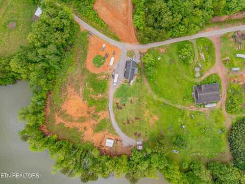 384 Lancer Rd, Harriman, TN 37748