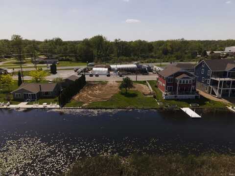 1422 S Harkless Drive, Syracuse, IN 46567