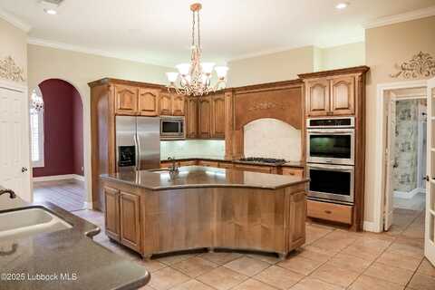 9805 Savannah Avenue, Lubbock, TX 79424