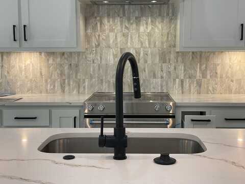 130 Crazy Horse Drive, Brookeland, TX 75931