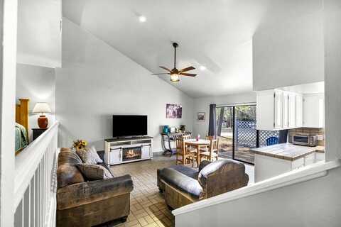 402 Club Villas, Brookeland, TX 75931