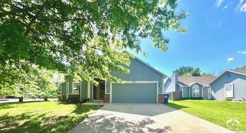 2925 Crestline Drive, Lawrence, KS 66047