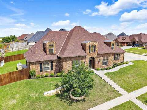 2404 SW 70th St, Lawton, OK 73505