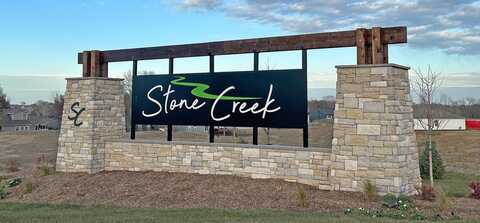 2102 Brook Ridge Cir, Tonganoxie, KS 66086