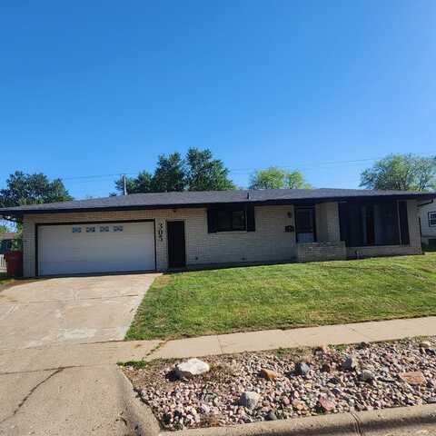 305 Golf Ln, Yankton, SD 57078