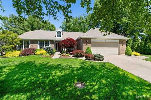 211 Lansbrooke Drive, Chesterfield, MO 63005