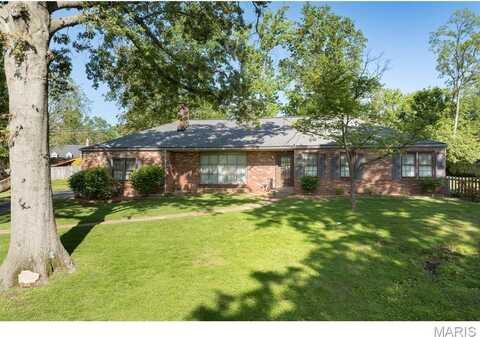 41 Berry Oaks Lane, Glendale, MO 63122