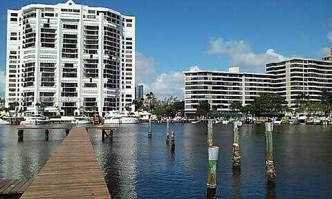 2675 S Parkview Dr, Hallandale Beach, FL 33009