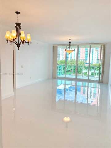 3340 NE 190th St, Aventura, FL 33180